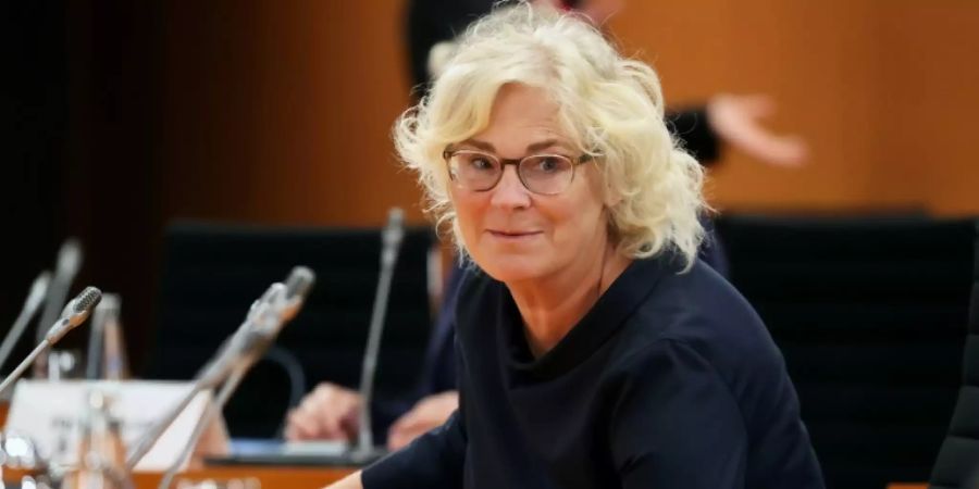 Lambrecht bei Kabinettssitzung am Mittwoch