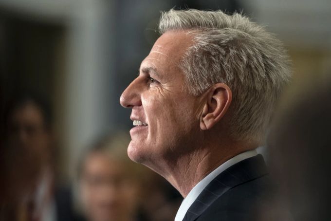 Finanzministerin Janet Yellen verlangt, dass die Republikaner um Kevin McCarthy den Schuldendeckel anhebt. Die Republikaner wiederum würden sich einen verantwortungsvolleren Umgang mit den Staatsfinanzen wünschen. (Archivbild) Janet Yellen Kevin McCarthy