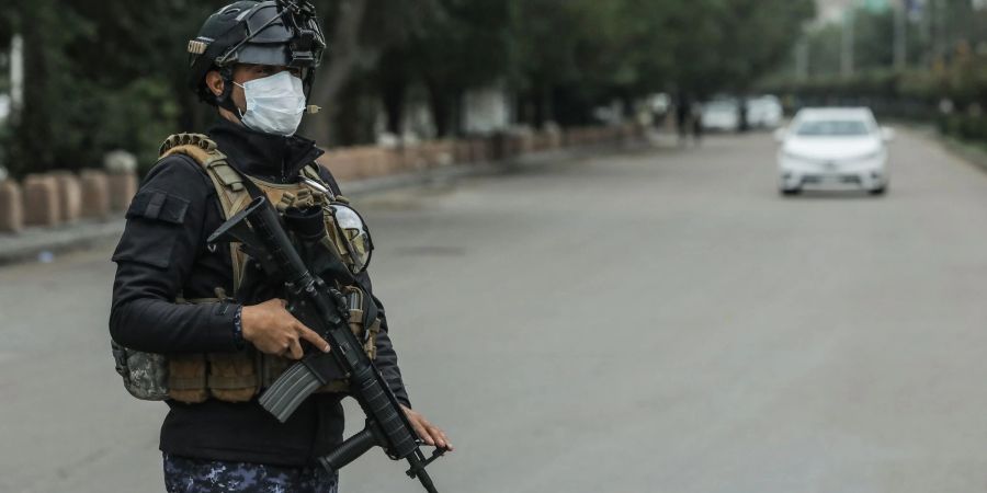 Ein Schwerbewaffneter irakischer Soldat in Bagdad (Archivbild).