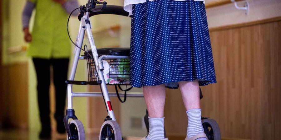Auch wer dauerhaft im Pflegeheim lebt, kann Anspruch auf Wohngeld haben.