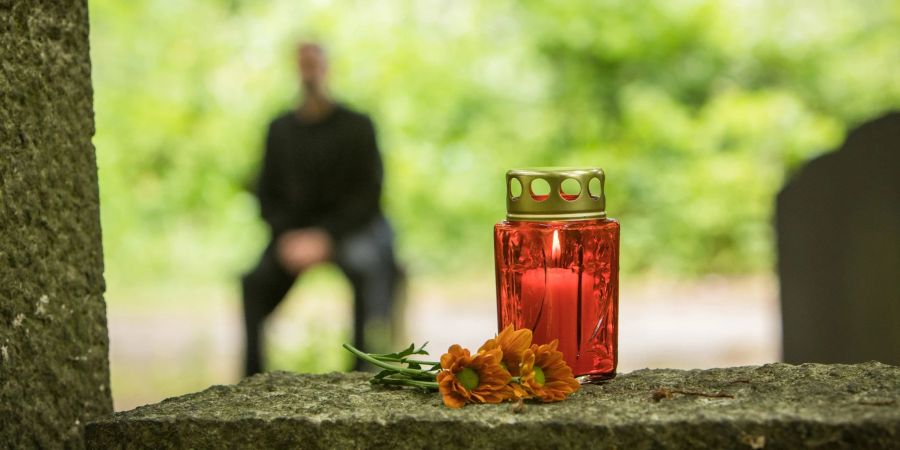 Zum Themendienst-Bericht vom 5. Januar 2023: Verstirbt der Ex-Partner, kann man die Rente wieder ungekürzt ausgezahlt bekommen.
