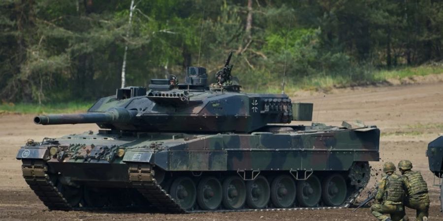 Leopard-2-Panzer auf Truppenübungsplatz Munster