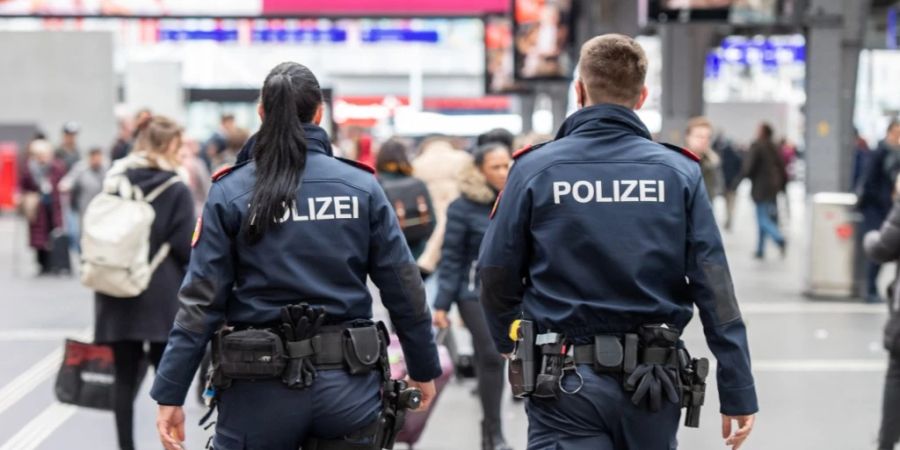 Polizei und SBB haben übers Wochenende über 60 Personen am Hauptbahnhof Zürich kontrolliert, mehrere Menschen verhaftet und andere weggewiesen.