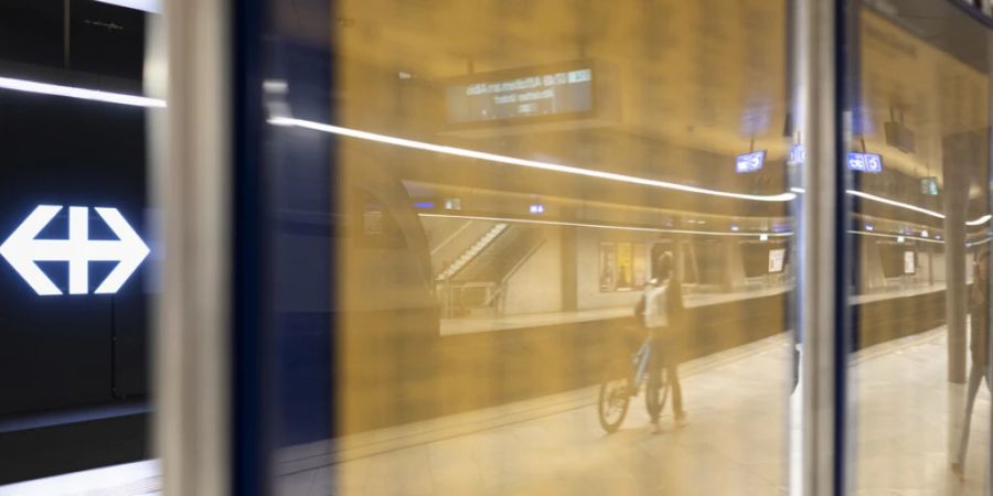 Ob analog oder digital: Ab Sonntag gilt in der Schweiz ein neuer Fahrplan. (Archivbild)