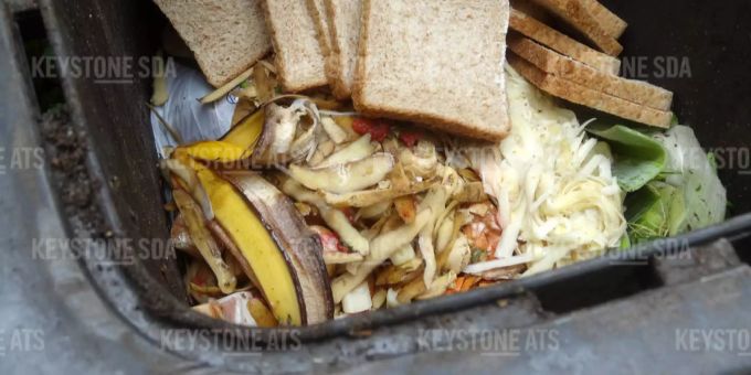 Im Jahr 2019 wurden auf Verbraucherebene fast eine Milliarde Tonnen Lebensmittel verschwendet. Stop food waste (Symbolbild).