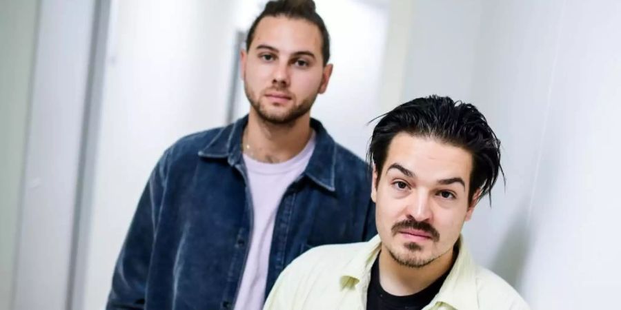 Die Musiker Clemens Rehbein und Philipp Dausch der Band Milky Chance. Foto: Britta Pedersen/zb/dpa