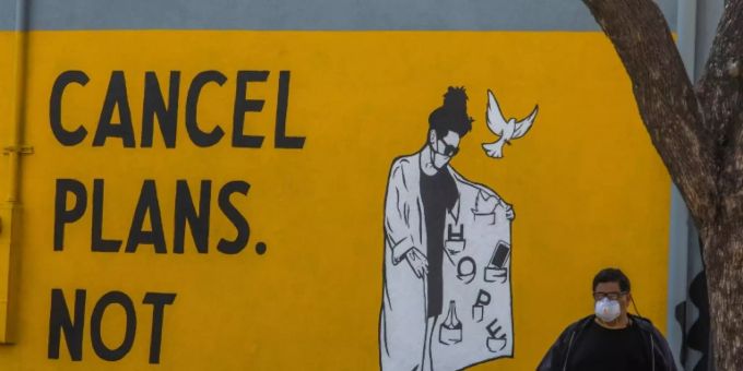 Ein Schild mit der Aufschrift «Streicht Pläne, nicht die Menschlichkeit» Ein Schild mit der Aufschrift «Streicht Pläne, nicht die Menschlichkeit»