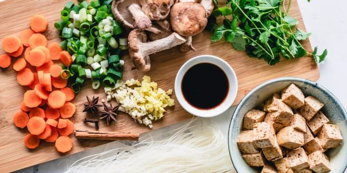 Zutaten für ein Essen, das vegan ist. Lebensmittel, die vegan sind