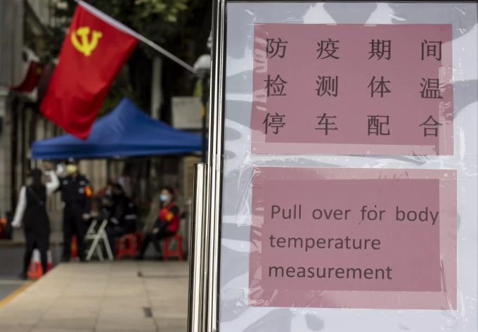 Auch an chinesischen Strassen werden nun Fieber-Checks gemacht. Strassen China