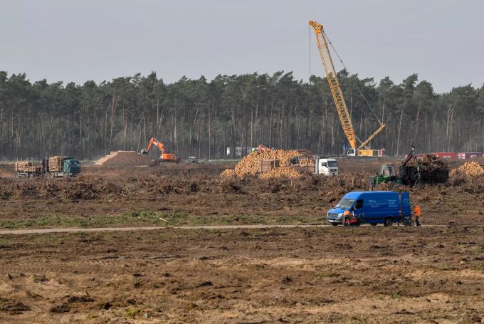 Blick auf die Baufläche der künftigen Tesla Gigafactory. Baugelände Tesla Gigafactory