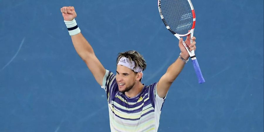 Dominic Thiem jubelt über den Sieg gegen Alexander Zverev.
