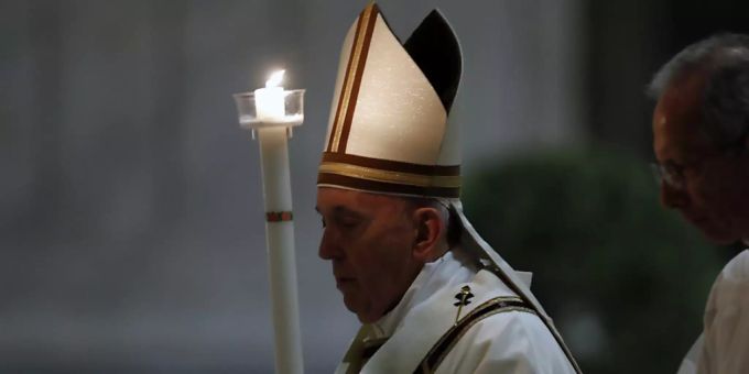 Ausland-Ticker - Papst feiert einsame Osternacht im Petersdom