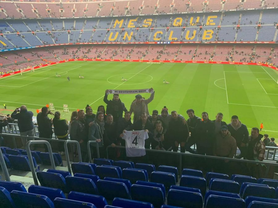 Die erste Mannschaft des FC Breitenrain im Camp Nou.