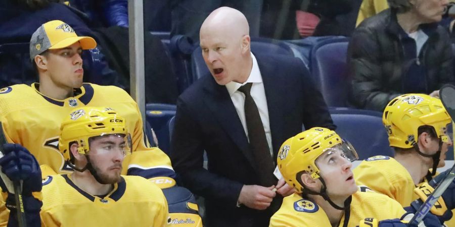 Der im Dezember entlassene Trainer John Hynes steht mittlerweile bei Roman Josi und Nashville an der Bande.