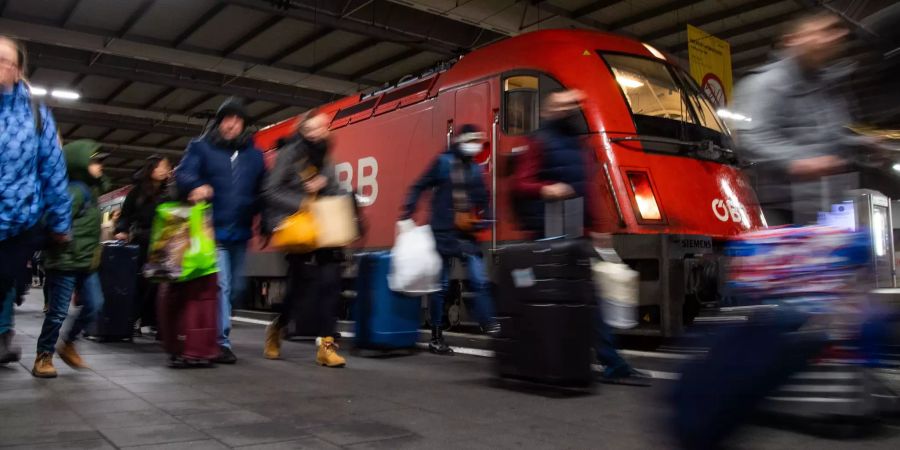 Wegen Corona-Verdachts gestoppter Zug in München angekommen