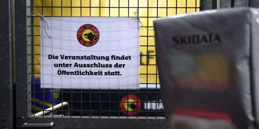 Die für Freitag und Samstag angesetzten Spiele in der National League finden wegen der Ausbreitung des Coronavirus vor leeren Zuschauerrängen statt.