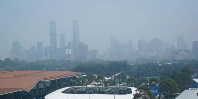 Die Buschbrände machen auch den Tennisspielern an den Australian Open in Melbourne zu schaffen. Australian Open