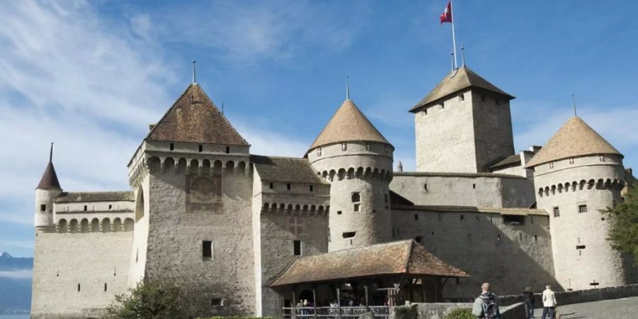 Das Schloss Chillon verzeichnet 2019 erneut einen Besucherrekord. Die Festung am Genfersee ist seit Jahren das meistbesuchte historische Gebäude der Schweiz. (Archivbild)