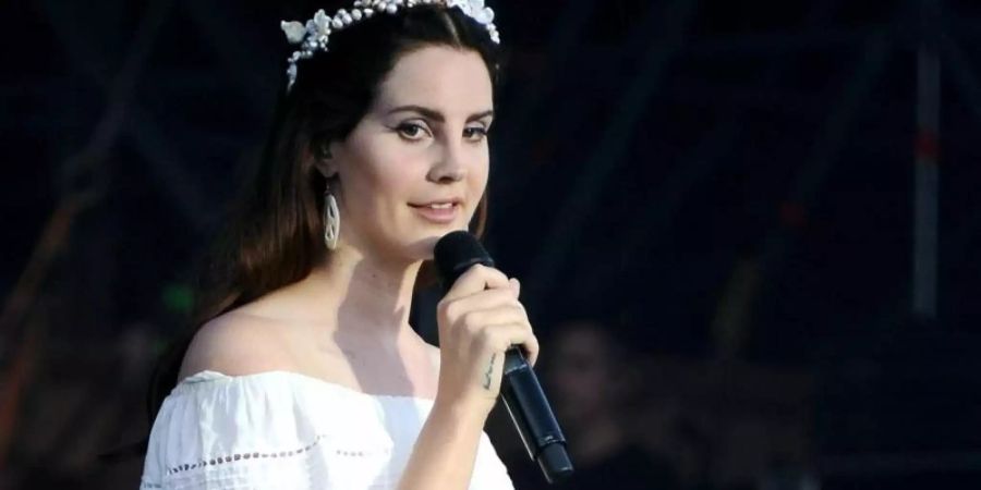 Lana Del Rey muss ihre Europatournee absagen. Foto: Hugo Marie/epa/dpa