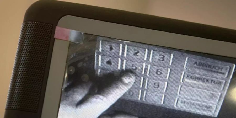 245 Mal manipulierten Datendiebe im Gesamtjahr 2019 bundesweit Geldautomaten für «Skimming»-Versuche. Ein Jahr zuvor hatte es 449 Fälle gegeben. Foto: Fredrik von Erichsen/dpa