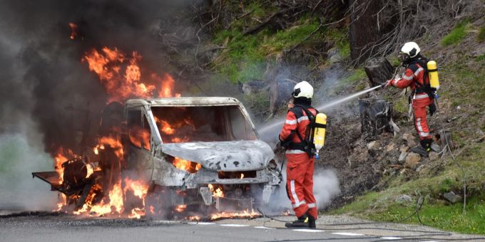 Ausgebrannt - Führerkabine gerät in Poschiavo GR in Brand