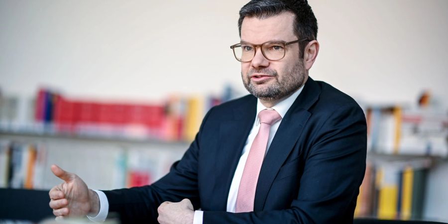 Bundesjustizminister Marco Buschmann (FDP) während eines Interviews mit der Deutschen Presse-Agentur.