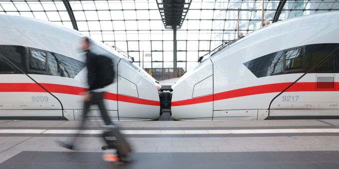 Seit Dienstagabend wird der Güterverkehr der Deutschen Bahn bestreikt. (Symbolbild) Die Strecke zwischen der Hauptstadt und Hamburg gehört zu den wichtigsten Städte-Direktverbindungen in Deutschland. Ab August stehen hier umfangreiche Bauarbeiten an.