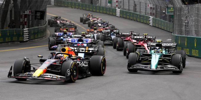 Max Verstappen führt das Feld beim Start zum Monaco-GP der Formel 1 an. Formel 1 Max Verstappen