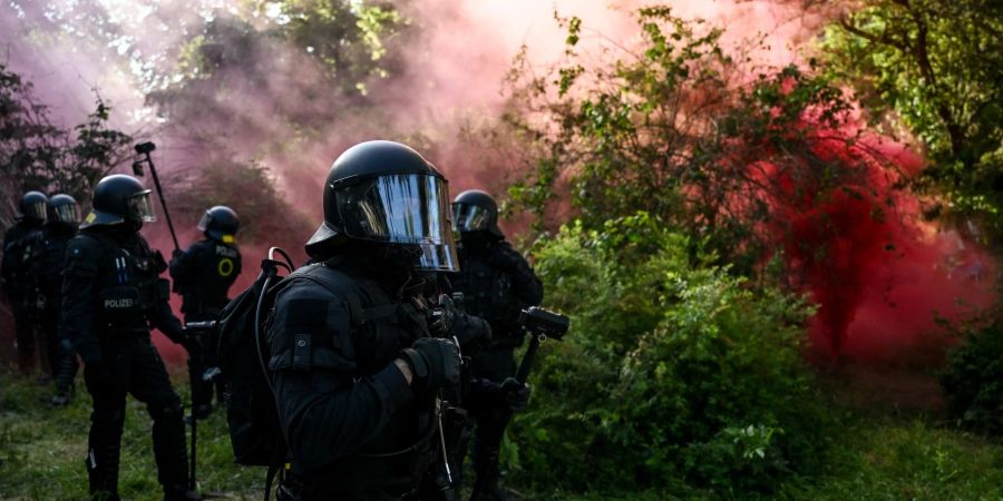 In Leipzig kommt es zu Zusammenstössen zwischen Polizei und Demonstranten.