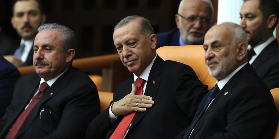 Recep Tayyip Erdogan ist zu einer weiteren Amtszeit als Präsident der Türkei vereidigt worden. Foto: Ali Unal/AP