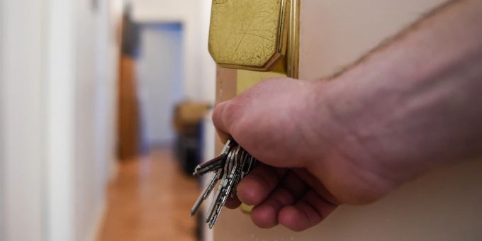 Viele Städte regulieren die Vermietung von Wohnungen über Airbnb. (Symbolbild) Airbnb