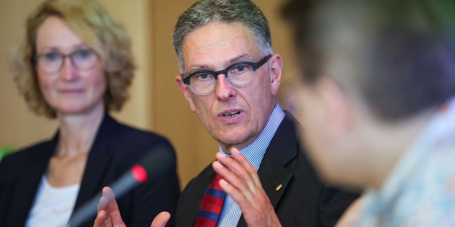 Oliver Zille (M), Direktor der Leipziger Buchmesse, befürwortet die Klimabuchmesse.