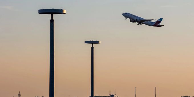 Eine Maschine der Fluggesellschaft Eurowings startet vom Hamburger Flughafen vor Beginn der multinationalen Militärübung «Air Defender 2023». Eine Maschine der Fluggesellschaft Eurowings startet vom Hamburger Flughafen vor Beginn der multinationalen Militärübung «Air Defender 2023».