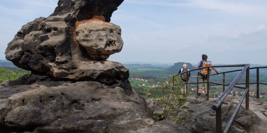 Am 1. April wird die grenzüberschreitende Trekking- und Walderlebnisroute «Forststeig Elbsandstein» in der linkselbischen Sächsischen und Böhmischen Schweiz offiziell freigegeben.