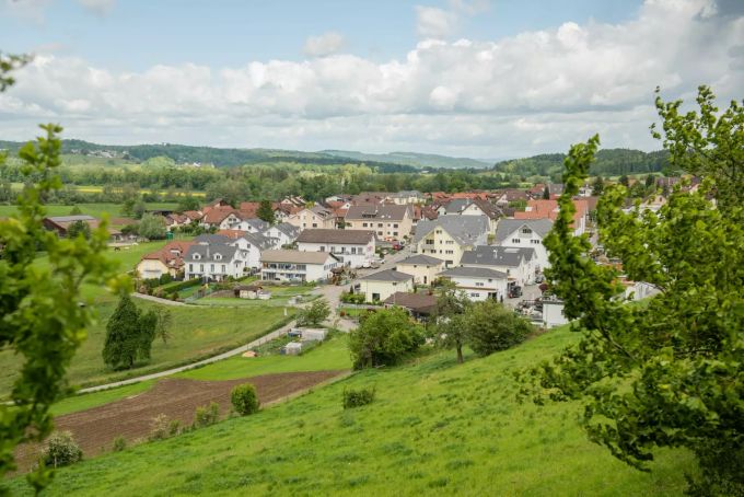 Blick auf die Gemeinde Unterlunkhofen im Kanton Aargau. Blick auf die Gemeinde Unterlunkhofen im Kanton Aargau.