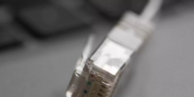 Mit einer ab Dezember gültigen Gesetzesänderung steigt der Druck auf die Internetanbieter, den Verbrauchern die vertraglich zugesicherte Bandbreite auch wirklich zu liefern. Foto: Fernando Gutierrez-Juarez/dpa-Zentralbild/dpa Mit einer ab Dezember gültigen Gesetzesänderung steigt der Druck auf die Internetanbieter, den Verbrauchern die vertraglich zugesicherte Bandbreite auch wirklich zu liefern. Foto: Fernando Gutierrez-Juarez/dpa-Zentralbild/dpa