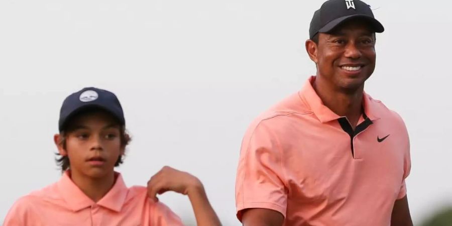 Tiger Woods und sein Sohn Charlie bei der PNC Championship in Orlando. Foto: Debby Wong/ZUMA Press Wire/dpa