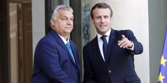 Der ungarische Ministerpräsident Victor Orban (l) und Frankreichs Präsident Emmanuel Macron (r). macron orban