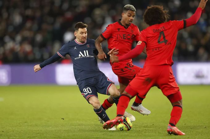 In seinem ersten Spiel nach der Ballon-d'Or-Auszeichnung bleibt Messi beim 0:0 gegen Nizza wirkungslos. Paris Saint-Germain