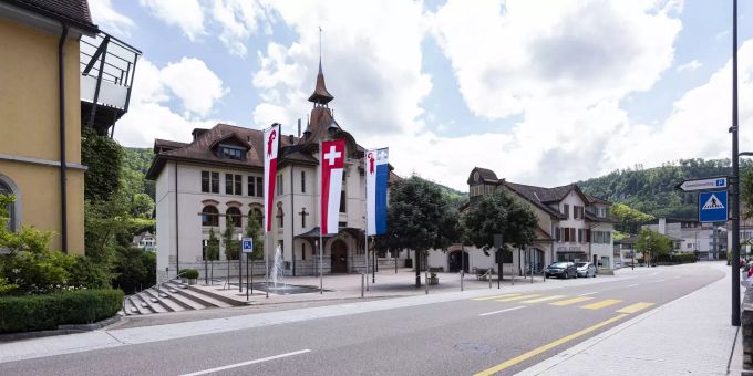 Die Gemeindeverwaltung Grellingen an der Baselstrasse. Die Gemeindeverwaltung Grellingen an der Baselstrasse.