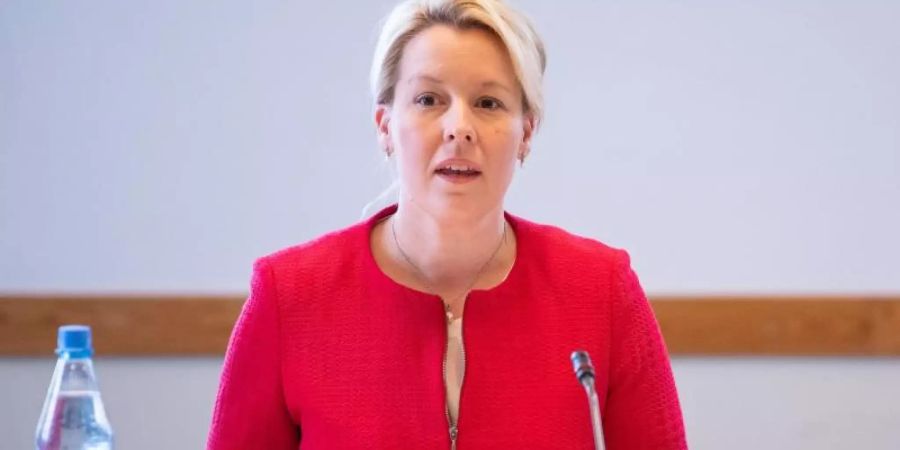 Die SPD mit Spitzenkandidatin Franziska Giffey präferiert die Sondierung in zwei Dreierformaten ohne die Union. Foto: Christophe Gateau/dpa
