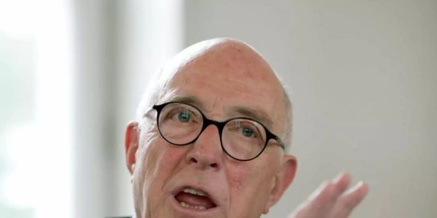 Der Gründungsdirektor des Arp-Museums Rolandseck, Klaus Gallwitz, bei der Presssekonferenz zur Eröffnung des Hauses. Foto: Thomas Frey/dpa