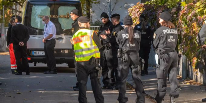 In München wurde eine 14-Jährige ermordet, der Tatverdächtige ist ihr Ex-Freund (17). München Tatverdächtige