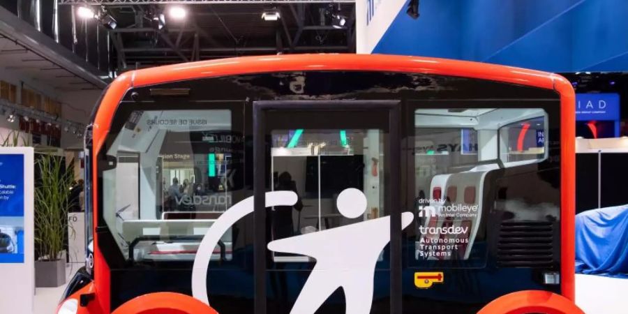 Ein autonom fahrender Bus von Mobileye auf der Automesse IAA im September. Foto: Sven Hoppe/dpa