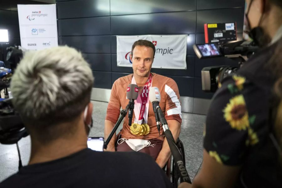 Rollstuhl-Athlet Marcel Hug gewann unglaubliche vier Goldmedaille bei den Paralympics 2020.