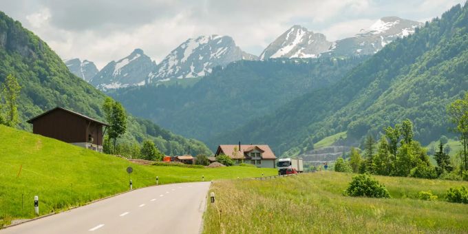 Hauptstrasse bei Nesslau im Toggenburg. Hauptstrasse bei Nesslau im Toggenburg.