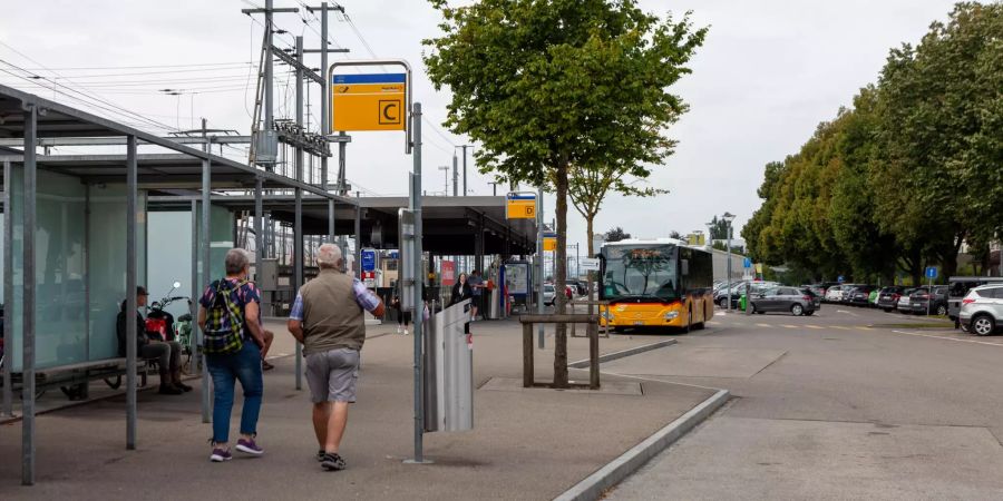 Der Bahnhof mit der  Busstation Weinfelden.