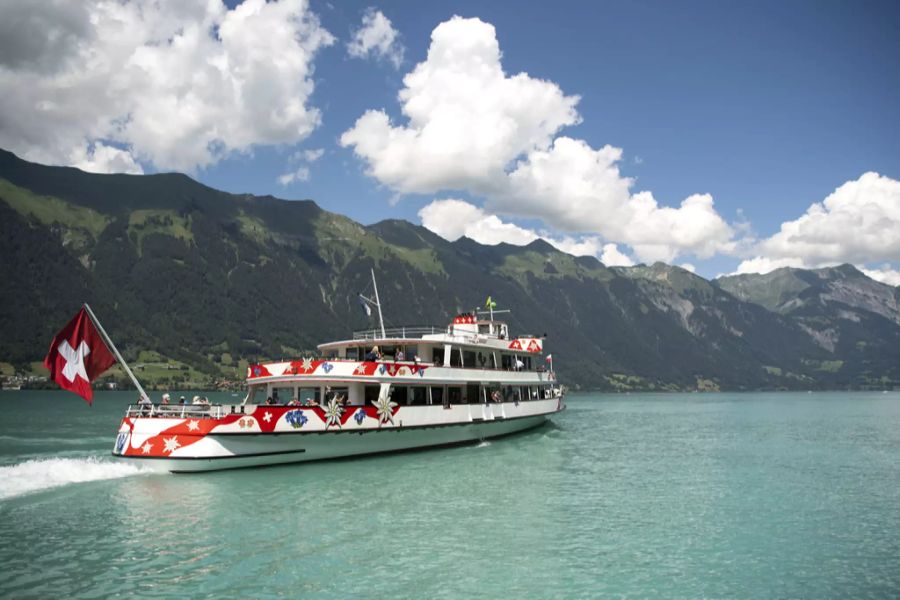 Auch eine Schiffrundfahrt auf dem Brienzersee gilt als eine beliebte Touristen Attraktion in der Region Bern.