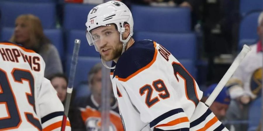 Auch die starke Form von Leon Draisaitl half den Edmonton Oilers diesmal nicht. Foto: Jeffrey T. Barnes/AP/dpa