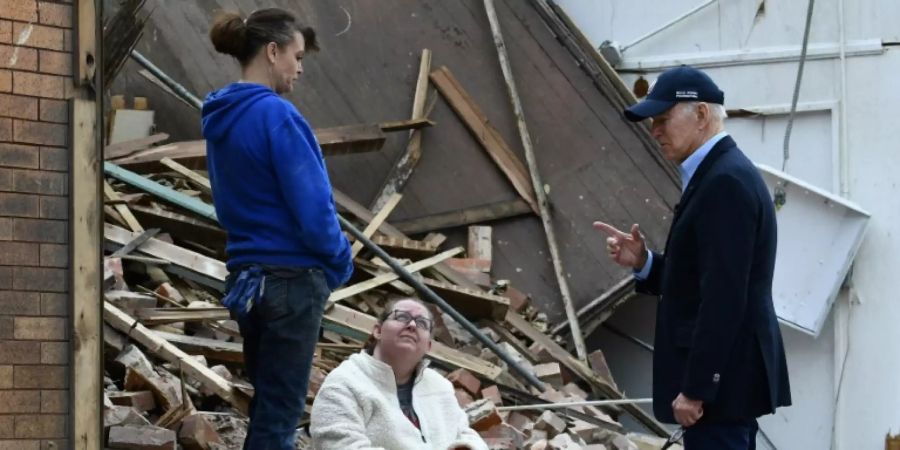 US-Präsident Biden spricht in Kentucky mit Sturmgeschädigten